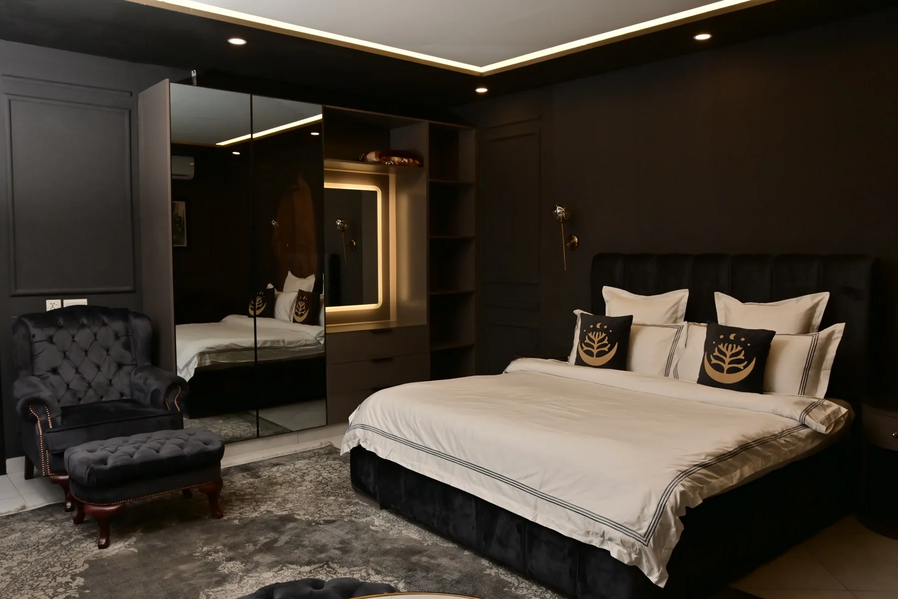 Gotham Suite at Villa Vista