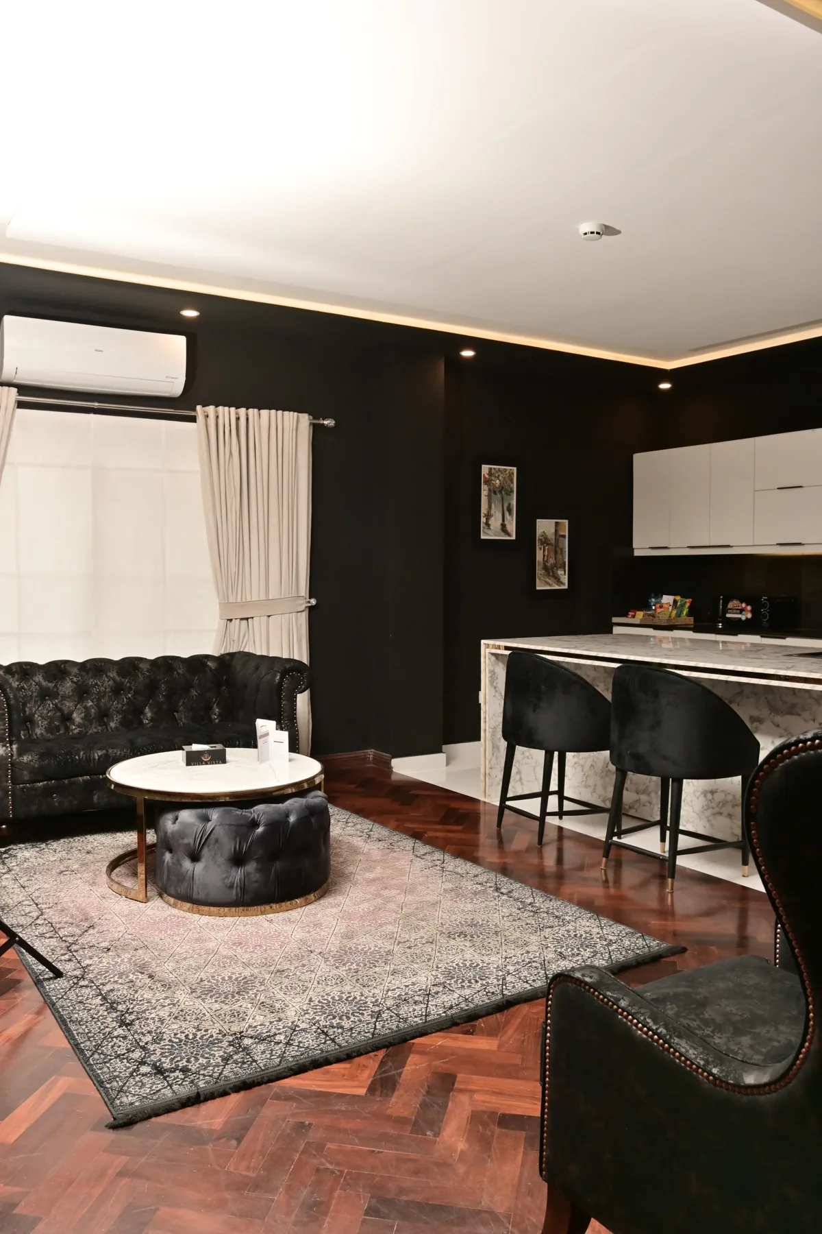 Manhattan Apartment at Villa Vista