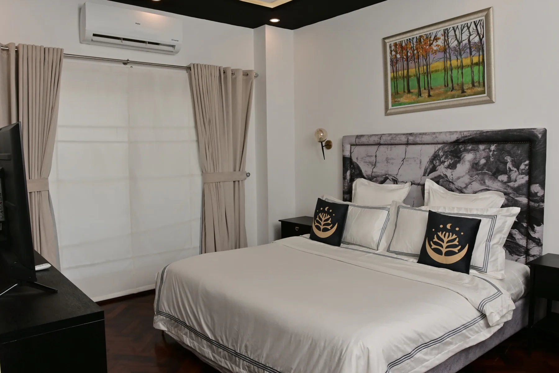 Manhattan Apartment at Villa Vista