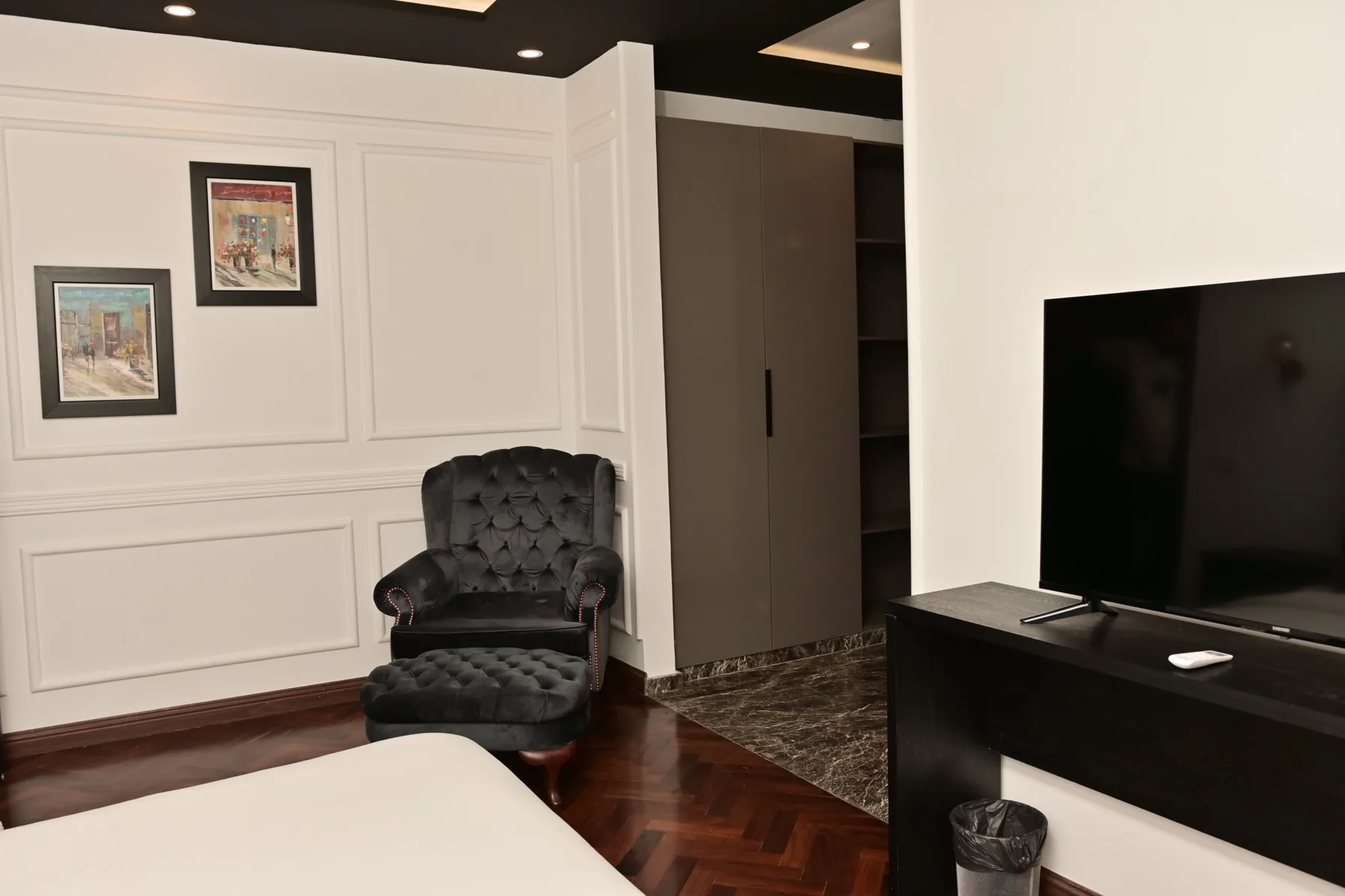 Manhattan Apartment at Villa Vista